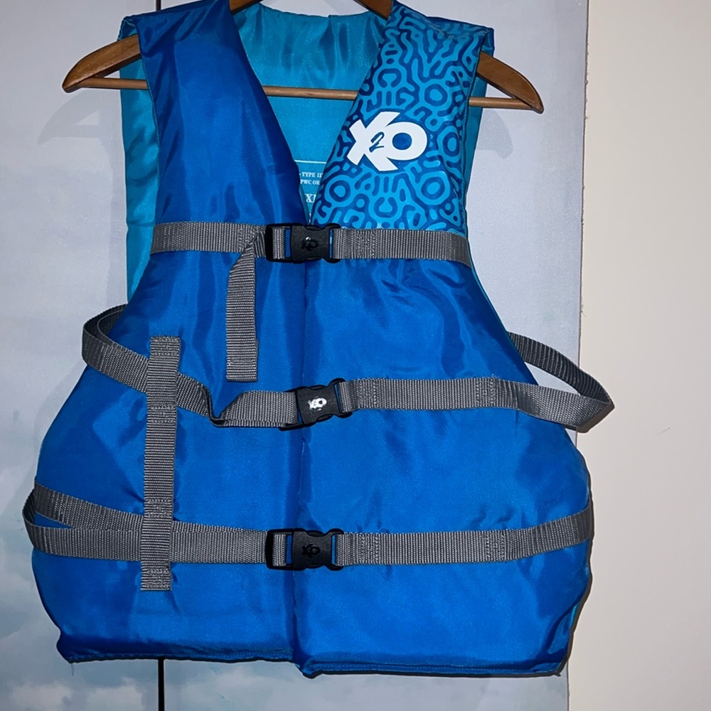 Flotation Vest - Picture 1 of 5